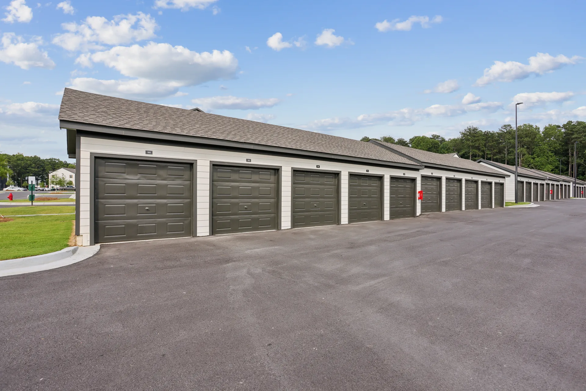 Garages exterior at a Pointe Grand community